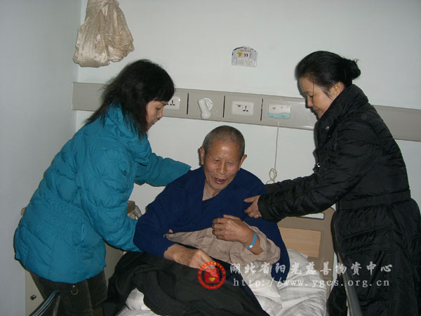 情系孤老 阳光慈善“三送温暖”